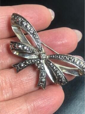 B0128 Avon Bow Brooch Pin 2.25in Marcasite Red Teardrop Crystal Pearl